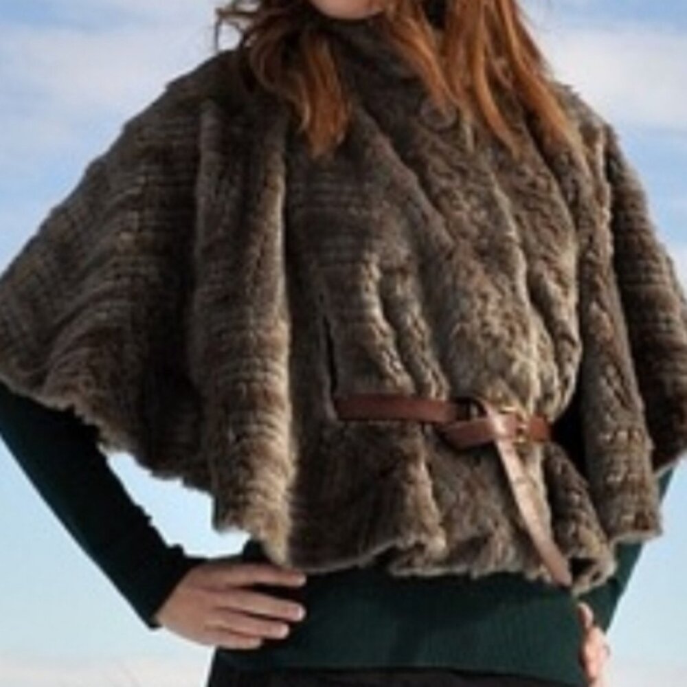 Elegant Women's Faux Fur Cape Jacket